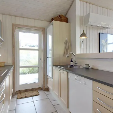 Holiday home Amunde - 150m From The Sea In Nw Jutland By Interhome